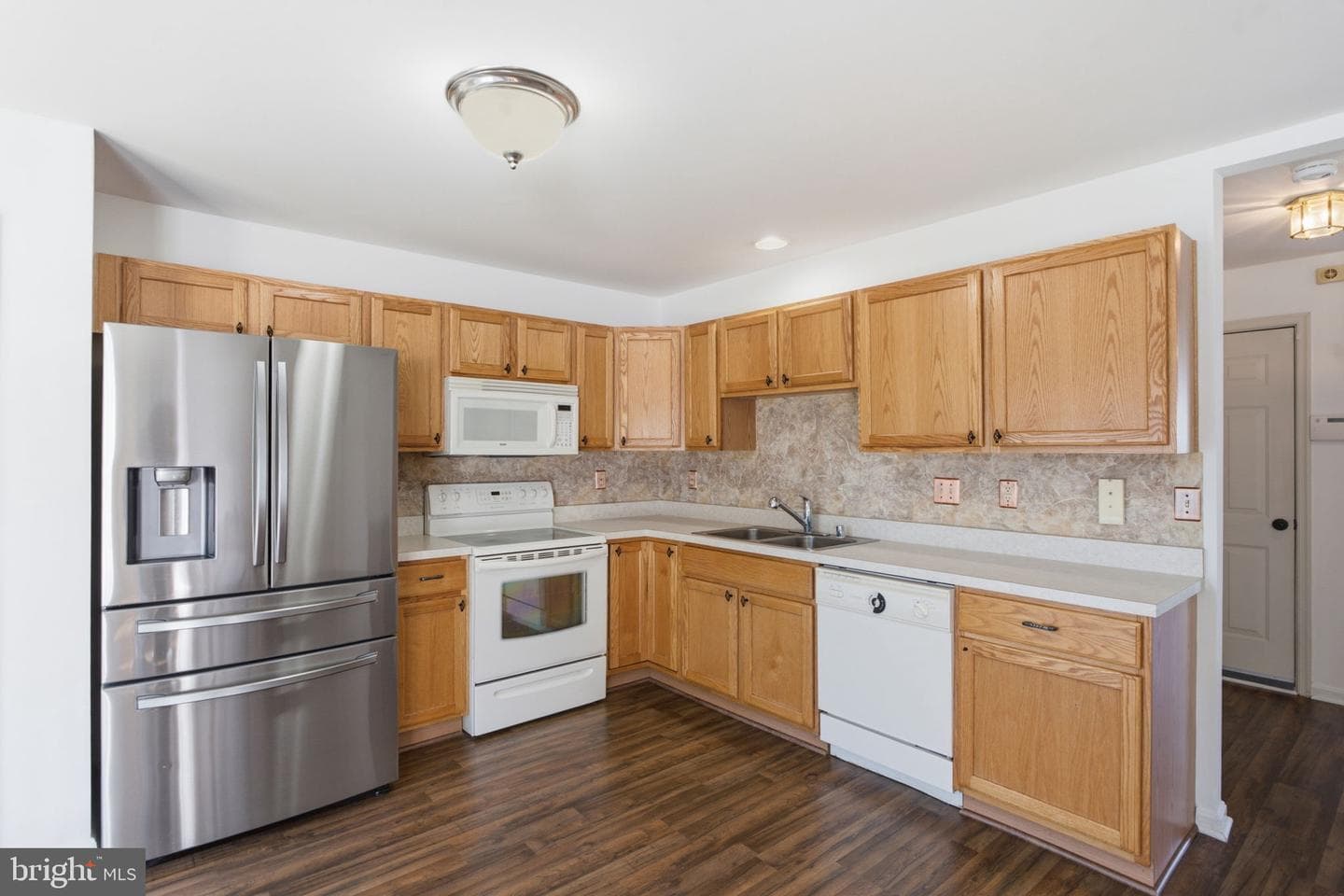 530 Vaughn Avenue photo 10