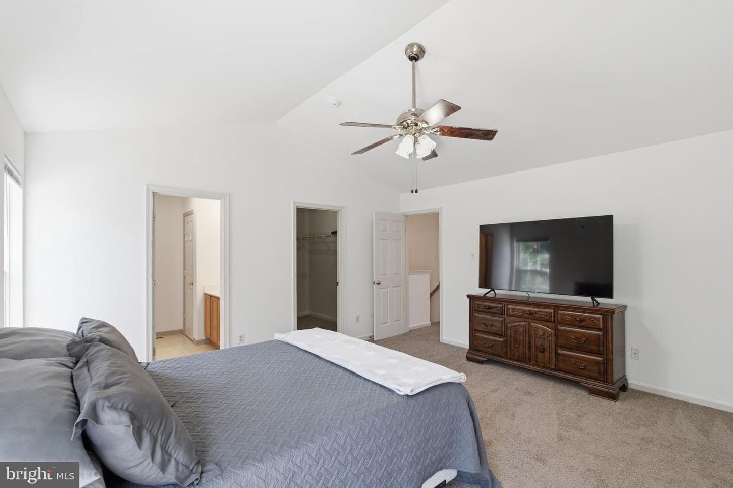 530 Vaughn Avenue photo 19