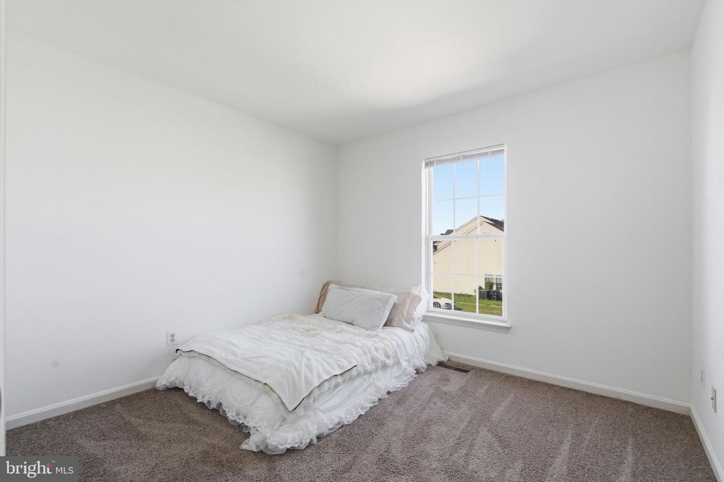 530 Vaughn Avenue photo 23