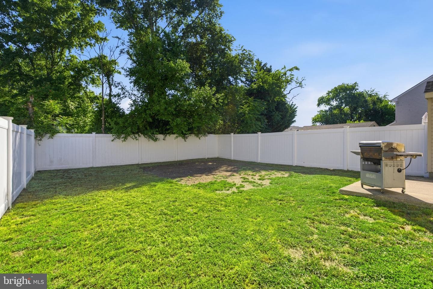 530 Vaughn Avenue photo 30