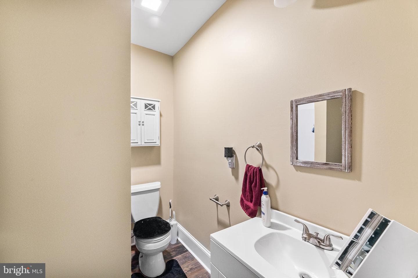 111 Maple Avenue photo 15
