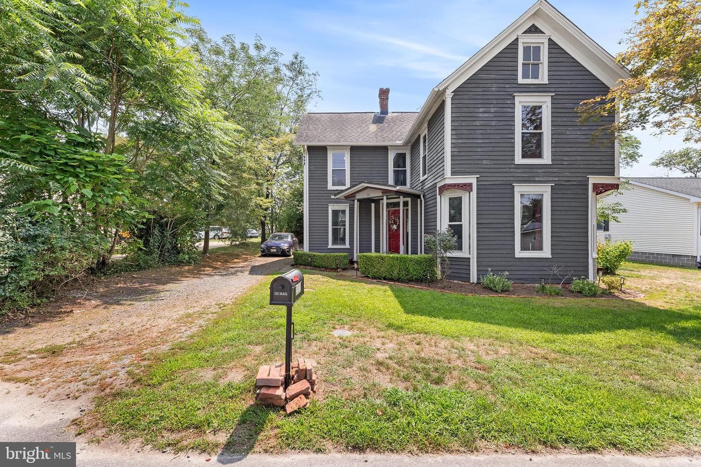 111 Maple Avenue photo 4