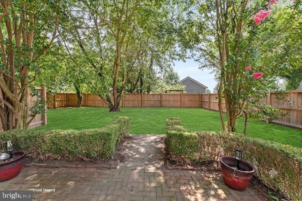 111 Maple Avenue photo 43