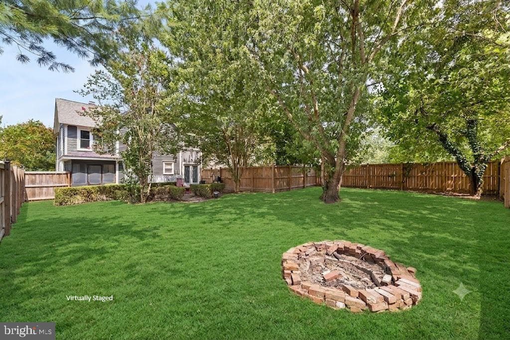 111 Maple Avenue photo 45