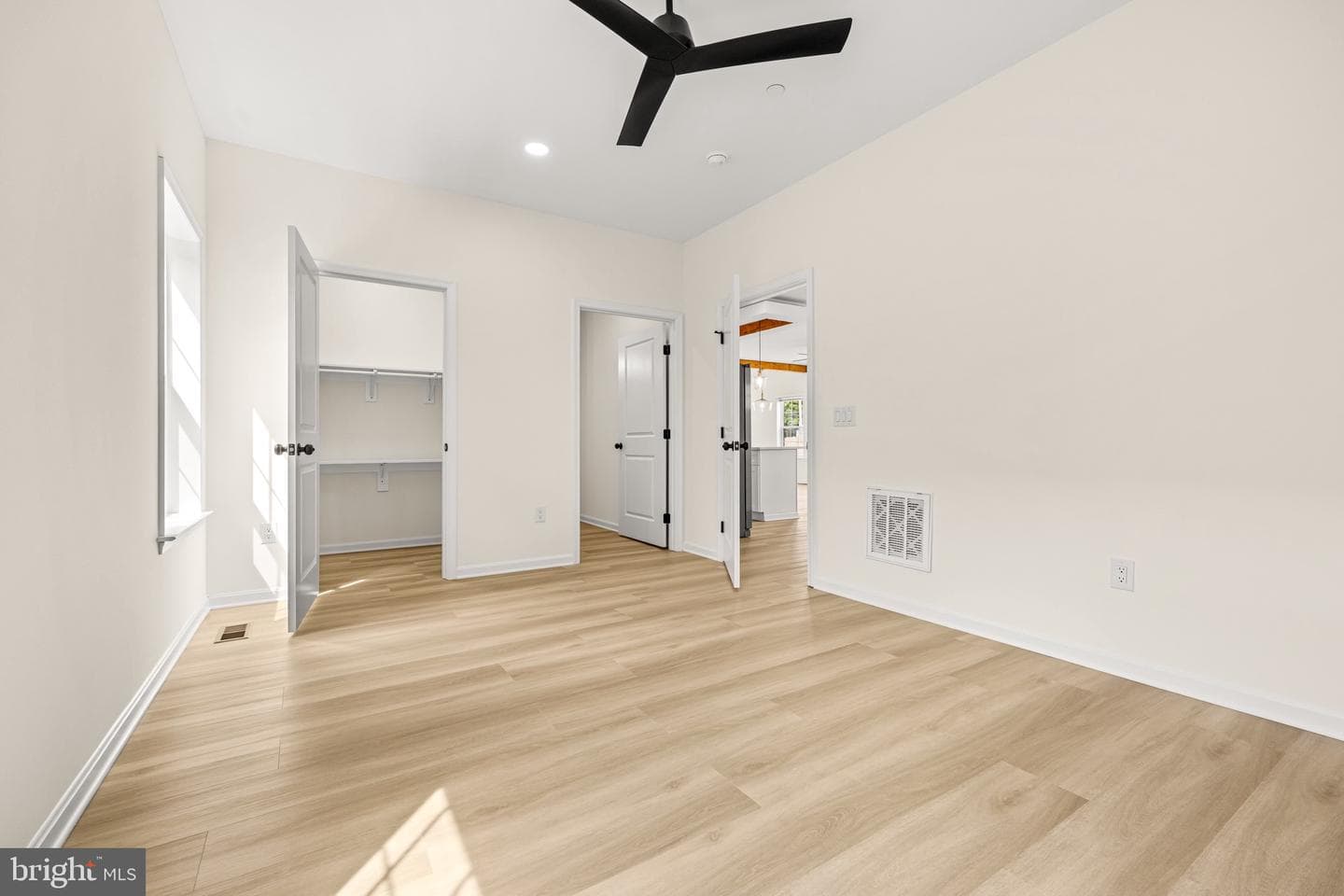 5 Sunrise Ave photo 18