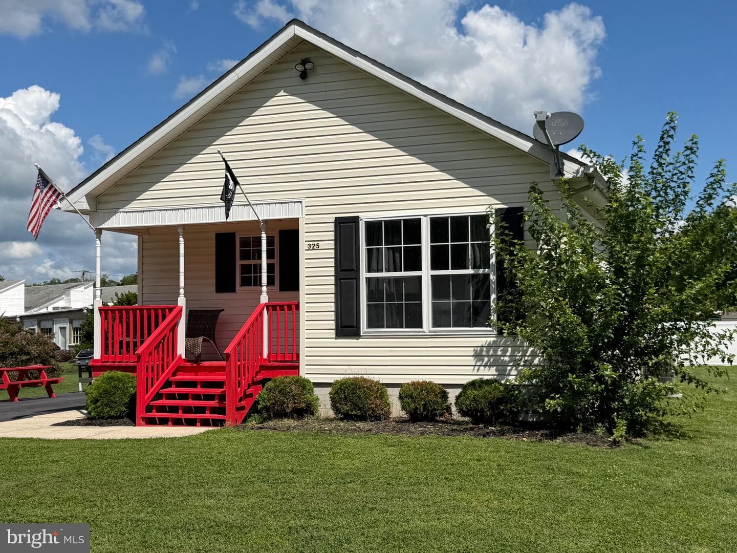325 Carter Avenue photo 1