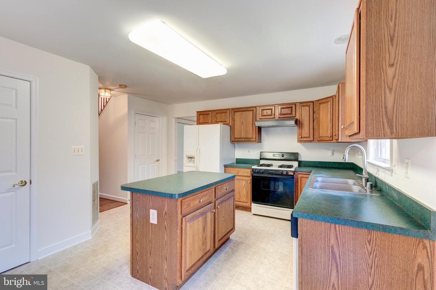 7680 Swallow Road photo 26