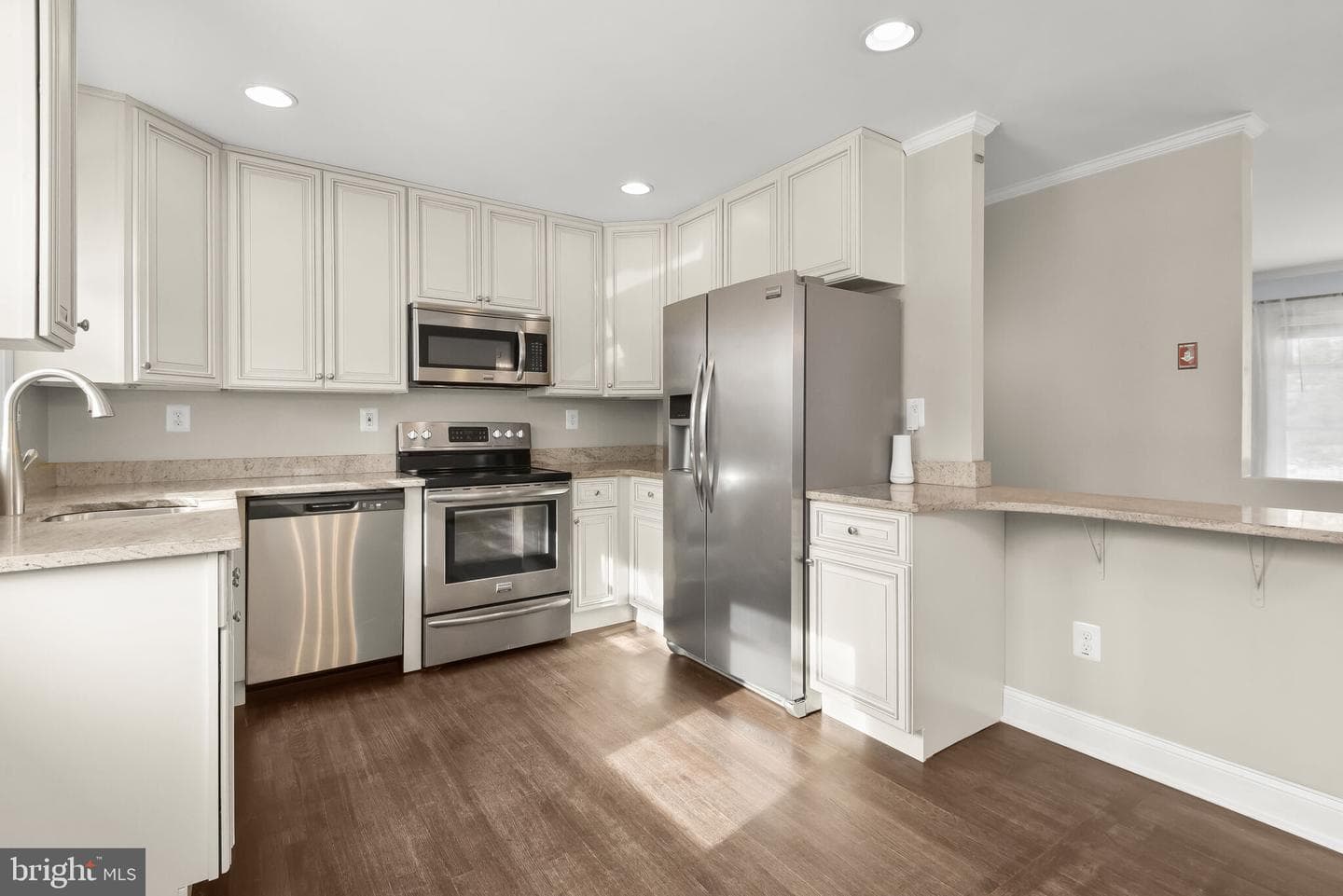 2221 Longview Drive photo 4