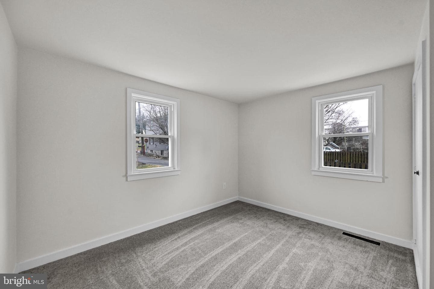 101 E Thomas Street photo 16