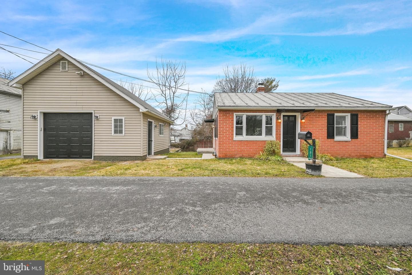 101 E Thomas Street photo 27
