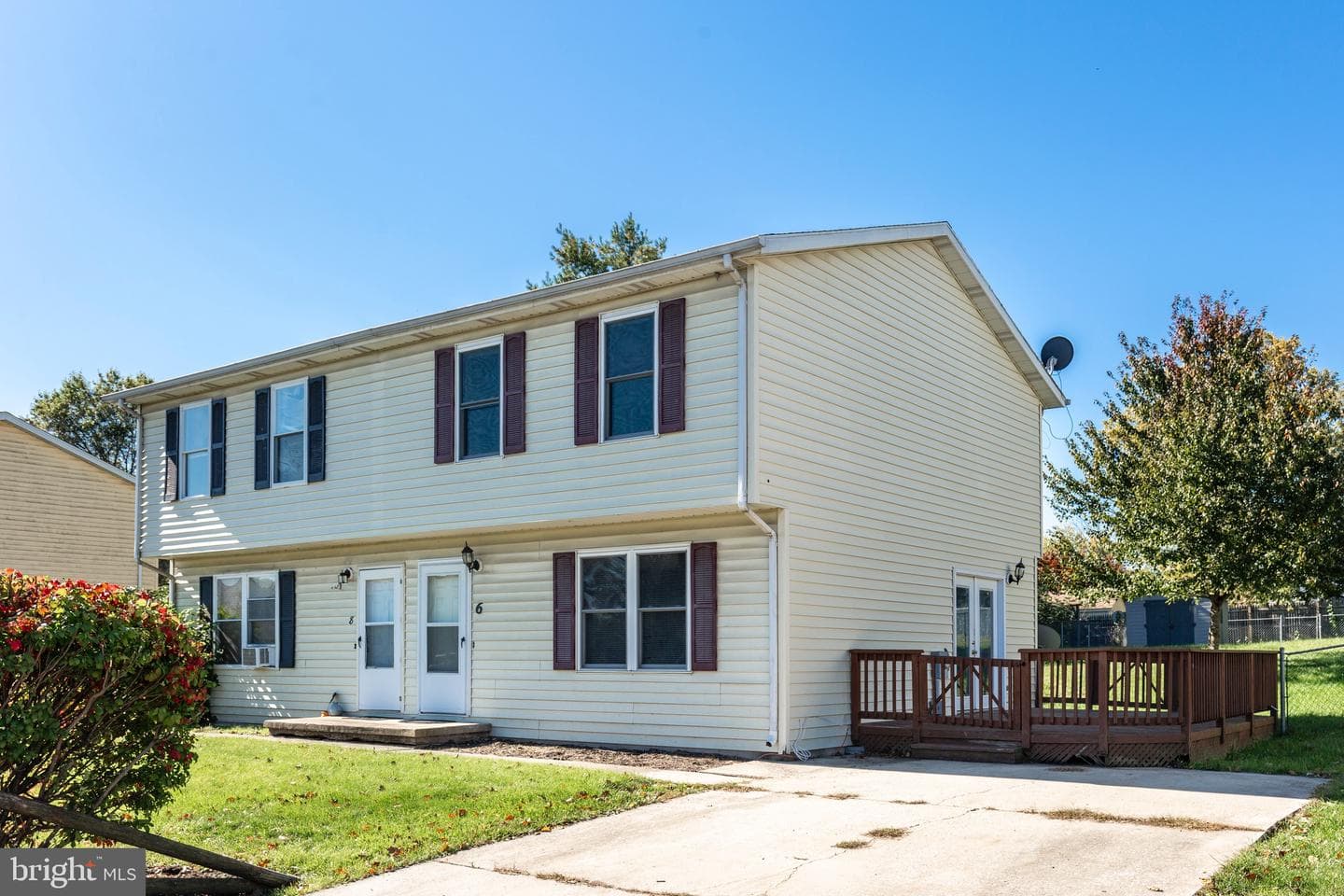 6 Courier Drive photo 2