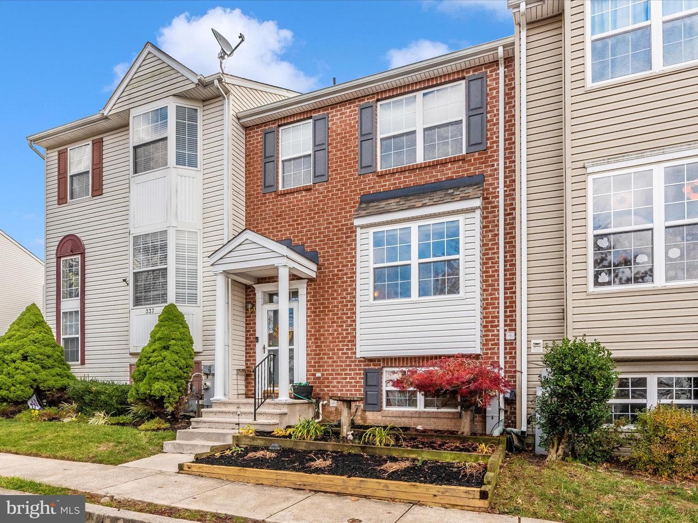 235 Lodestone Court photo 4