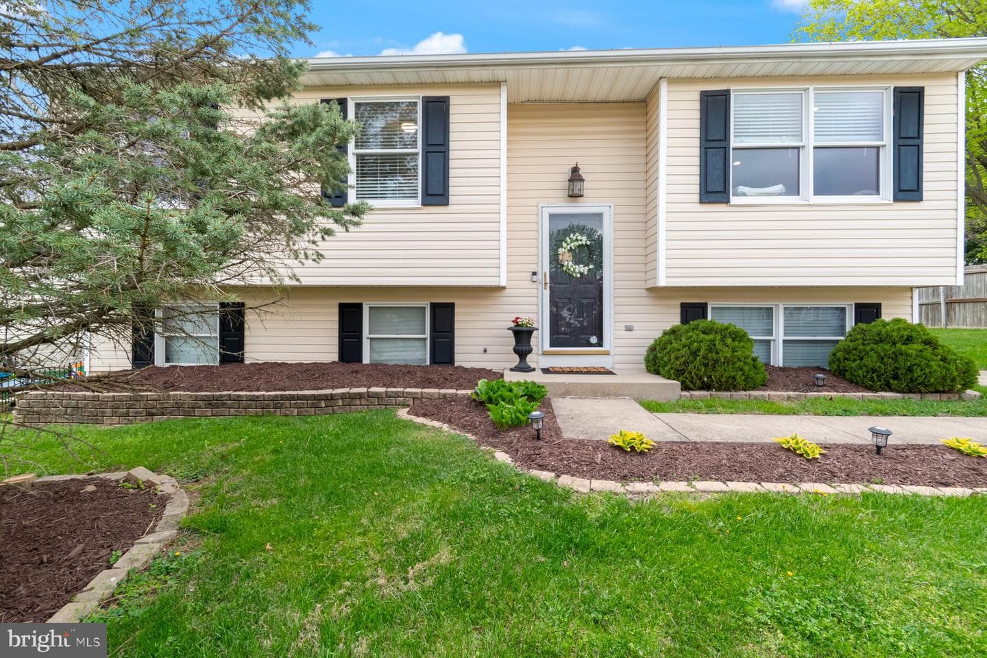 408 Stacy Lee Court photo 2