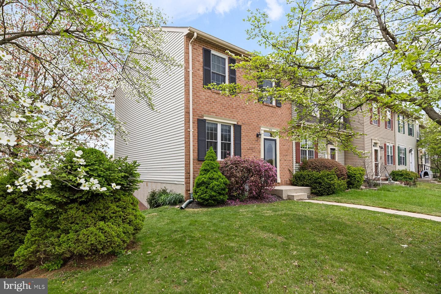 370 Logan Drive photo 2