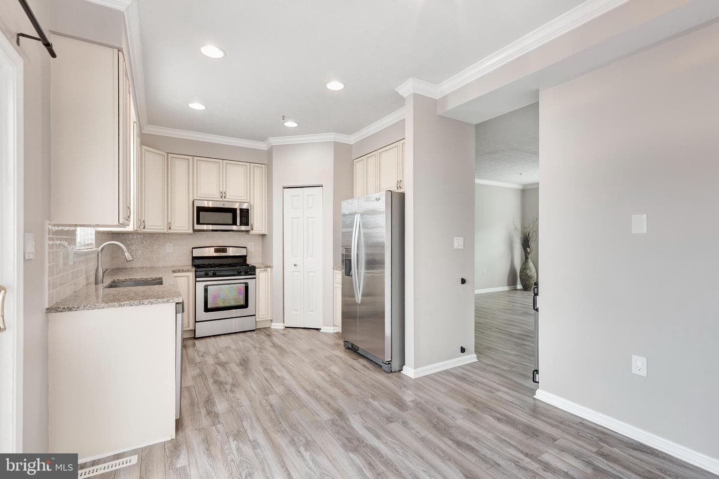 1169 Balsam Circle photo 8
