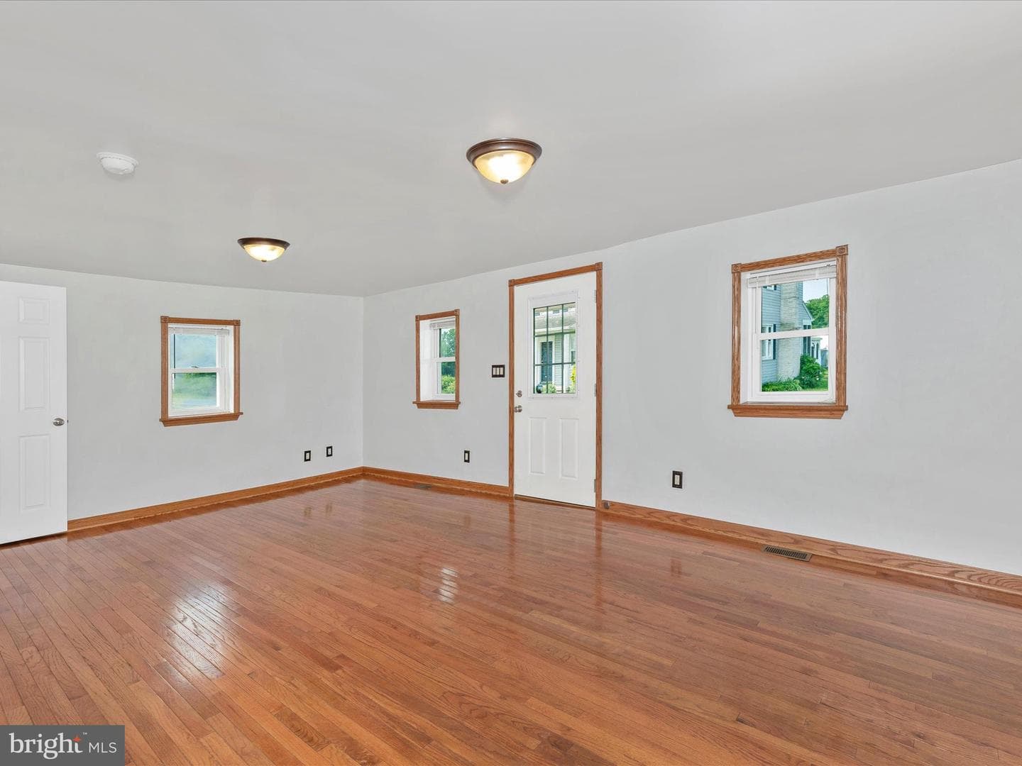 4215 Harney Road photo 6