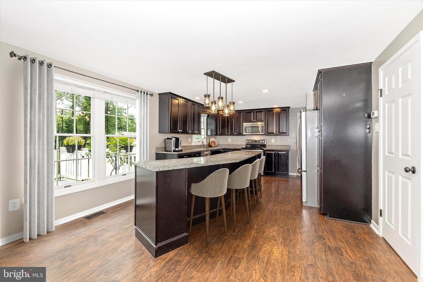 5606 Manor Drive photo 3