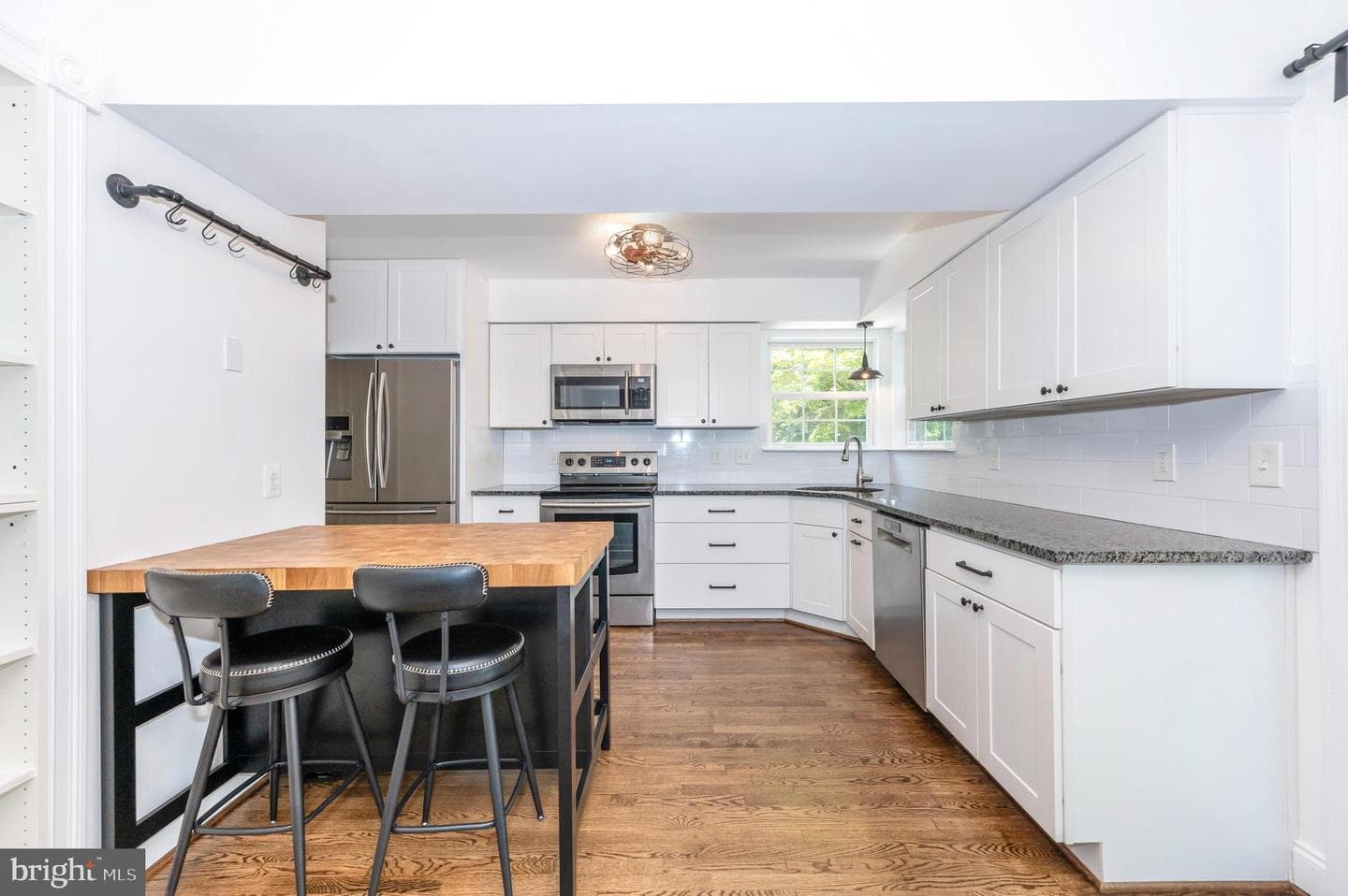 6301 White Cedar Court photo 5