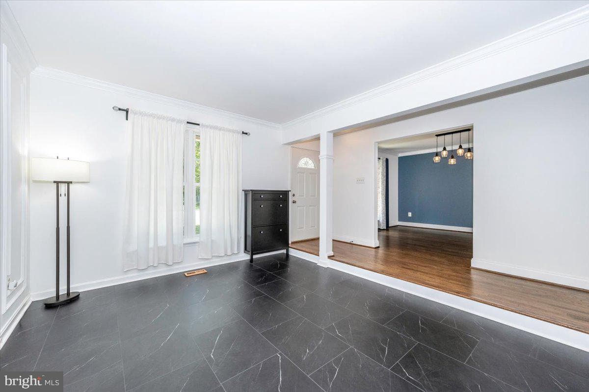 6301 White Cedar Court photo 9