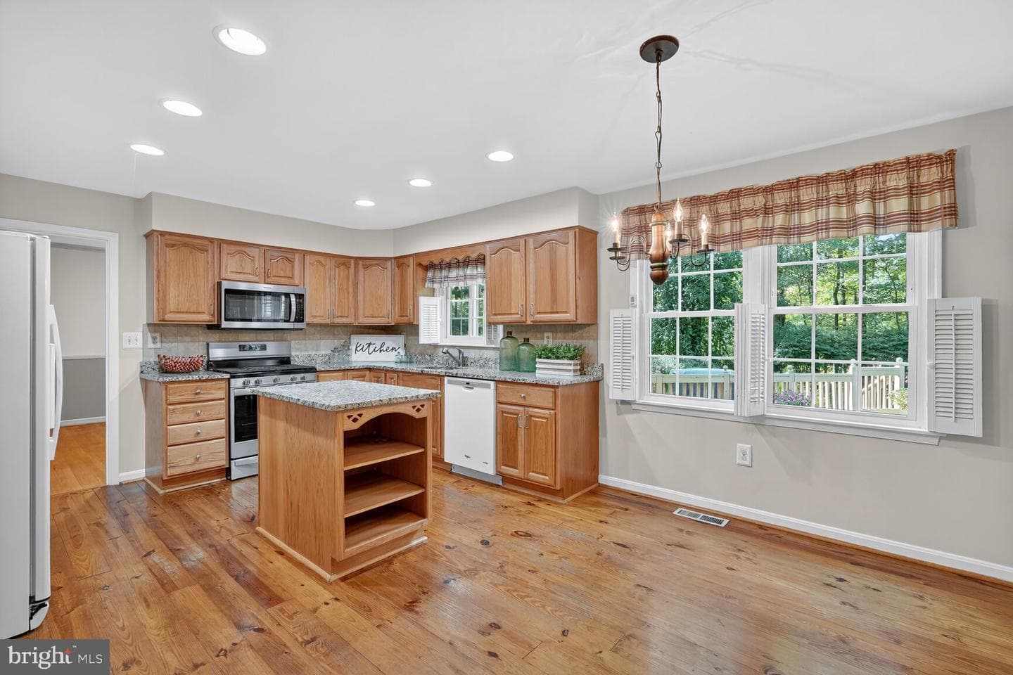 1326 Woodridge Lane photo 3
