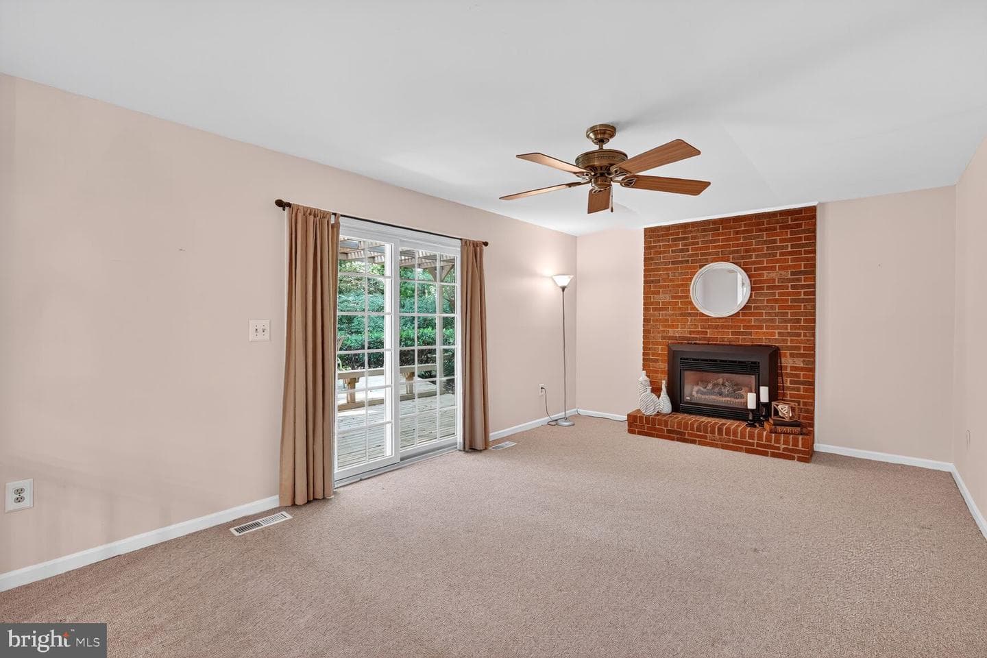 1326 Woodridge Lane photo 4