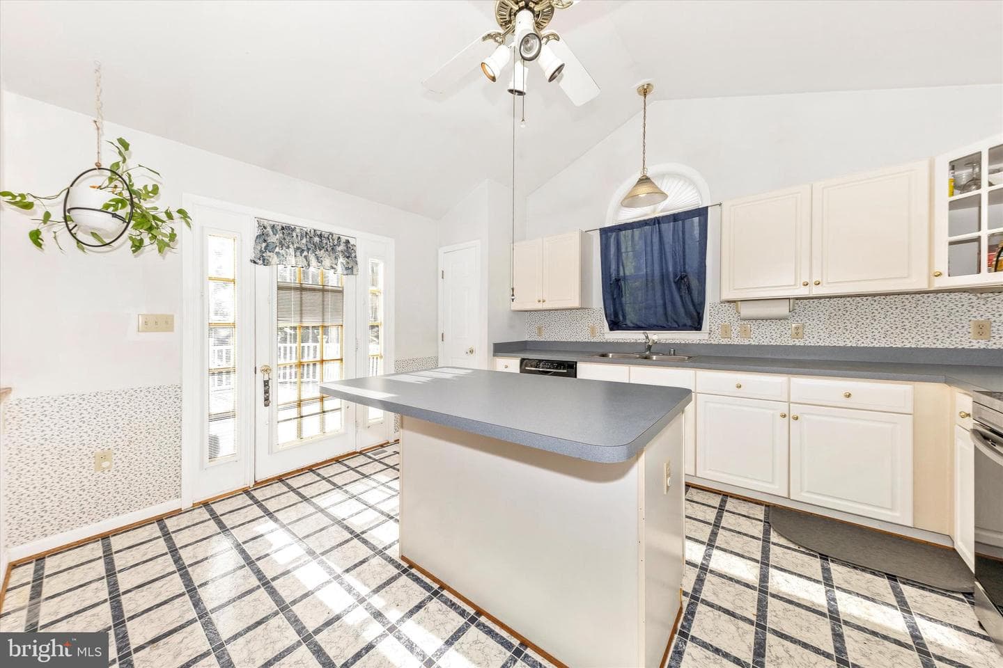 105 Ridge Avenue photo 18