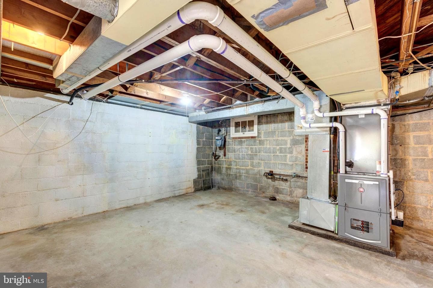 88 W Green Street photo 17
