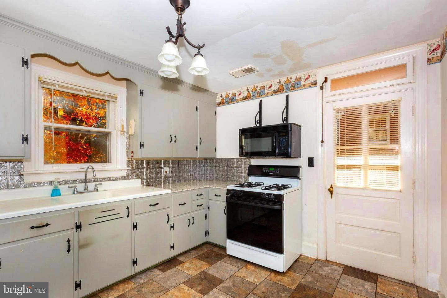 88 W Green Street photo 4