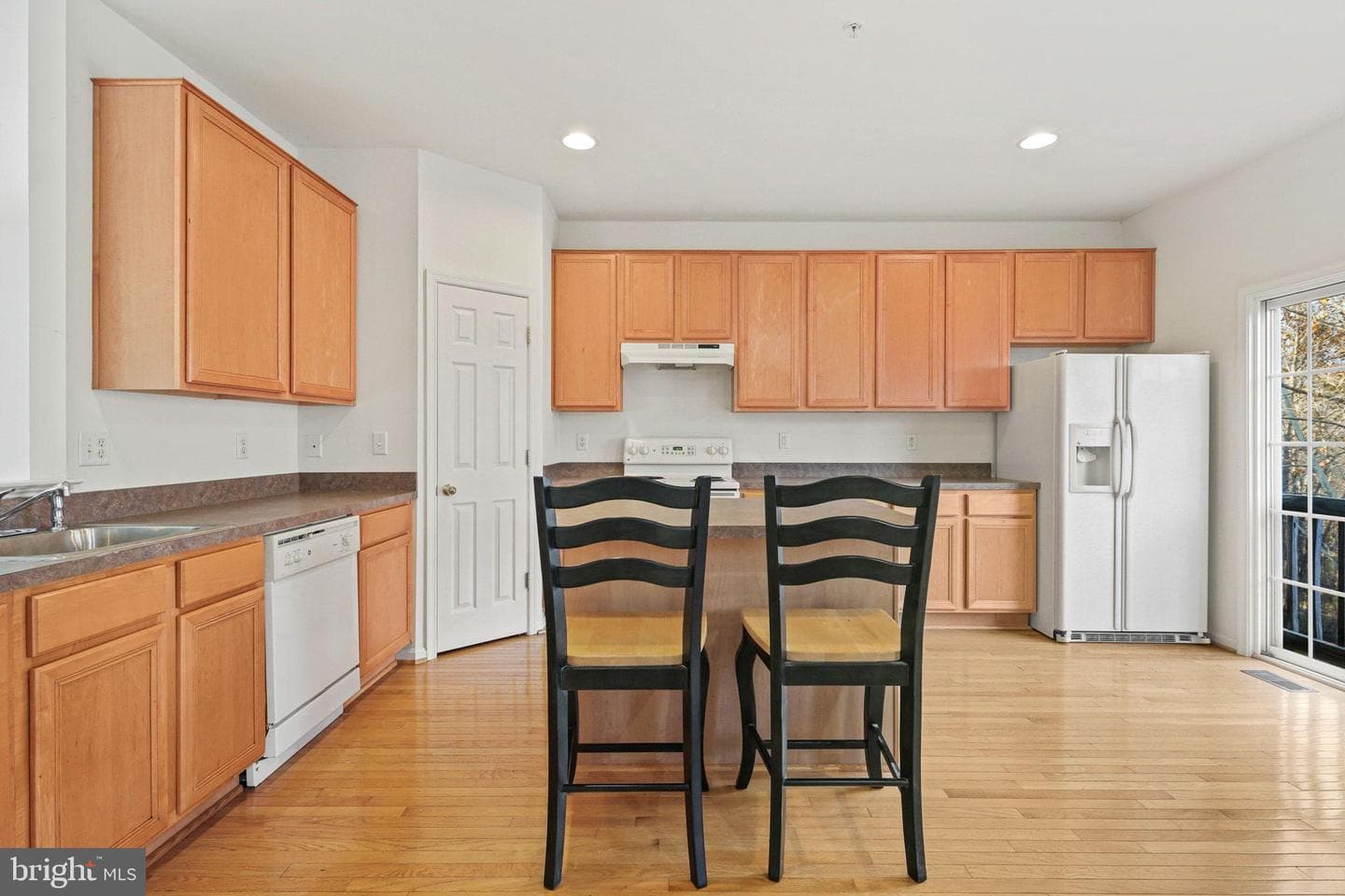 1739 Trestle Street photo 9