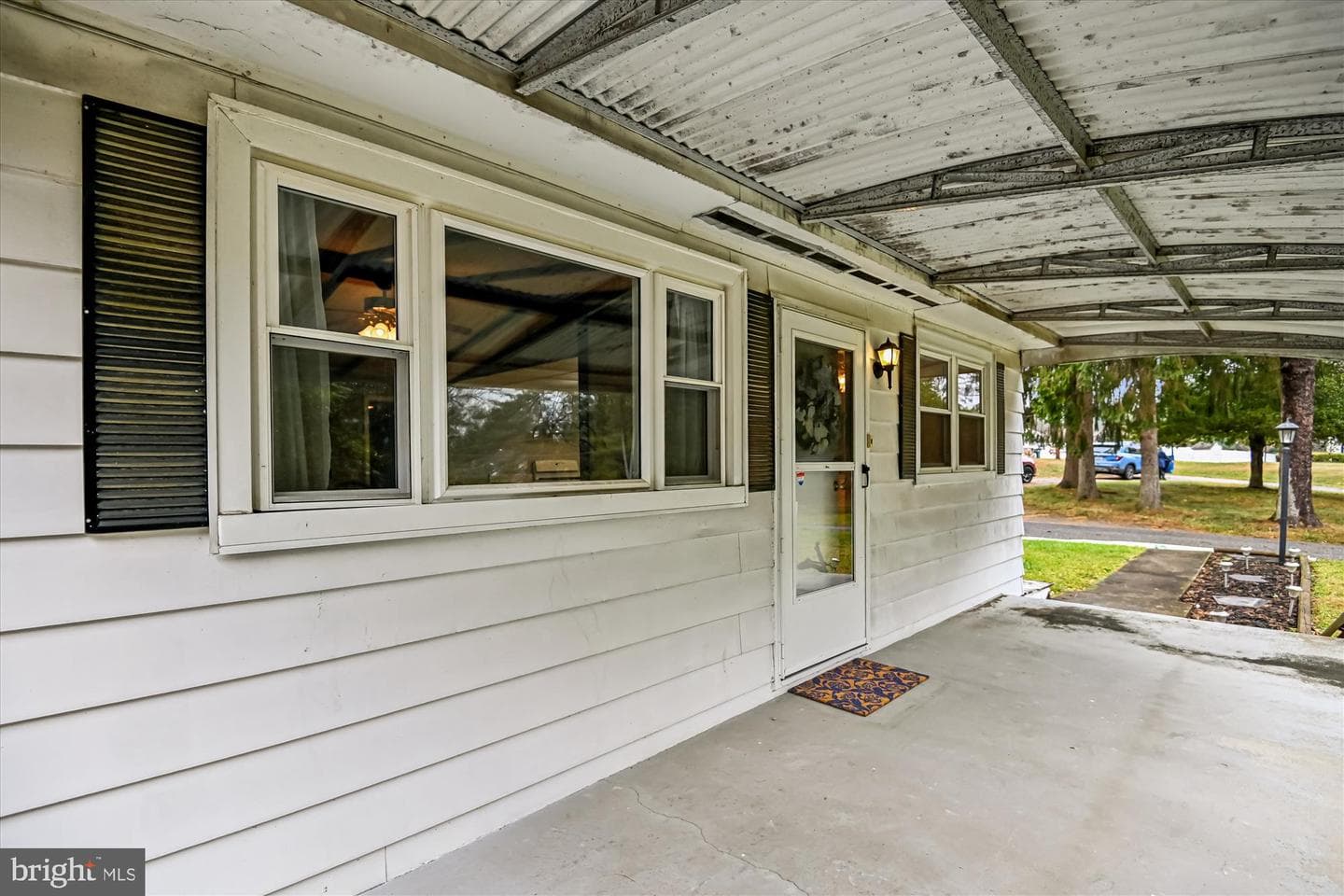 2116 Spencer Lane photo 3