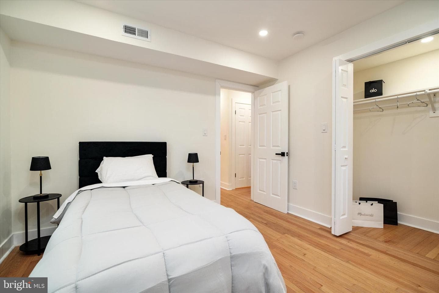 36 E George Street photo 14