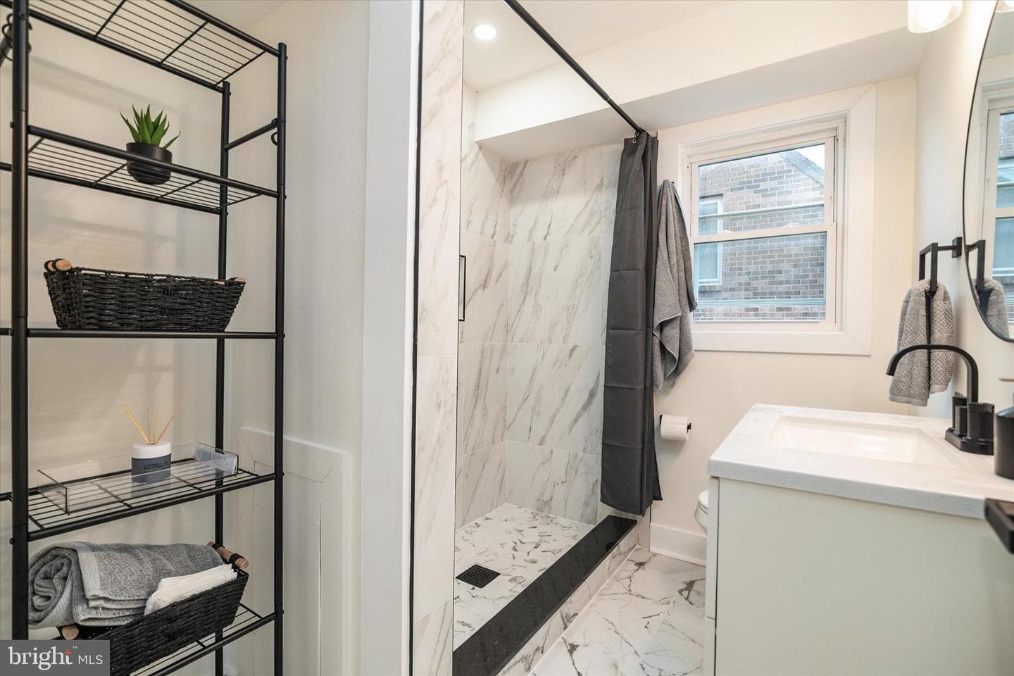 36 E George Street photo 17