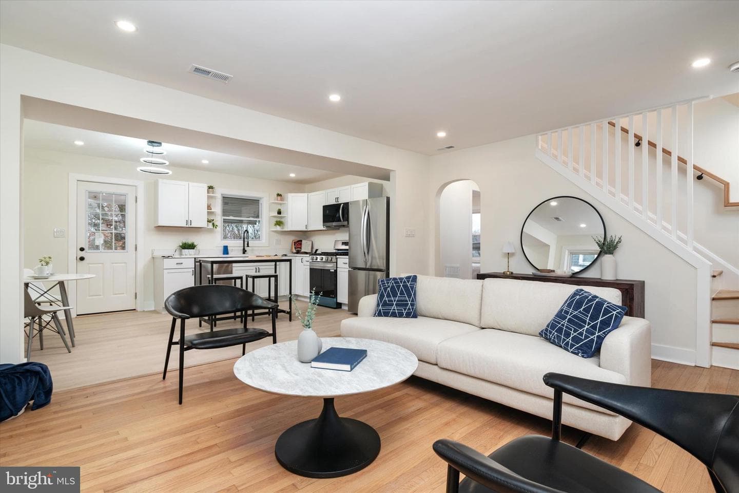 36 E George Street photo 6
