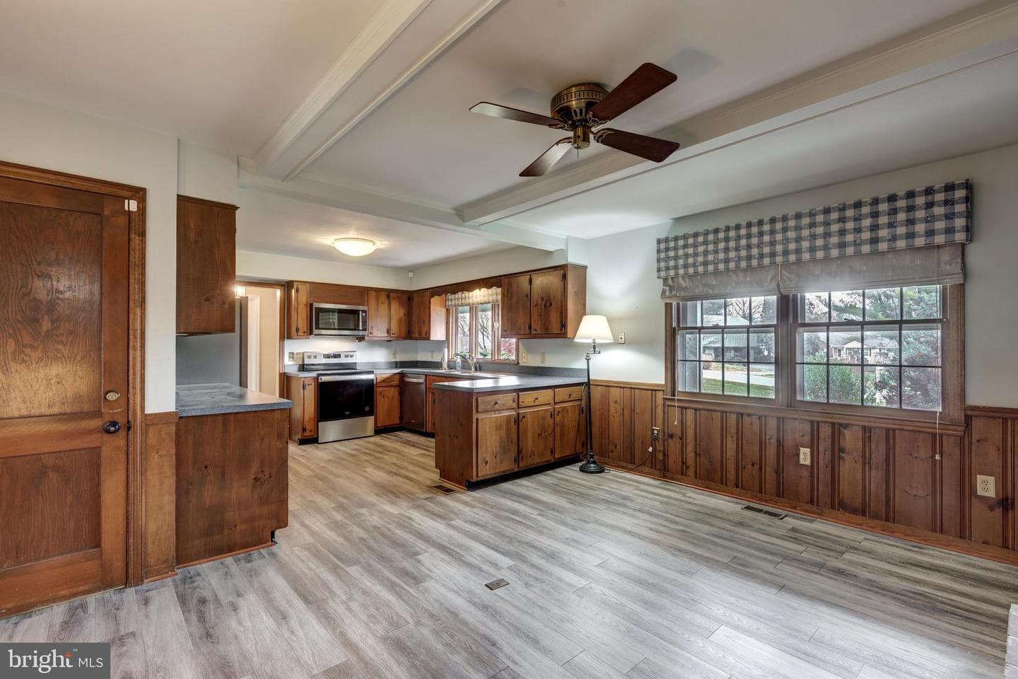 642 Denton Drive N photo 21
