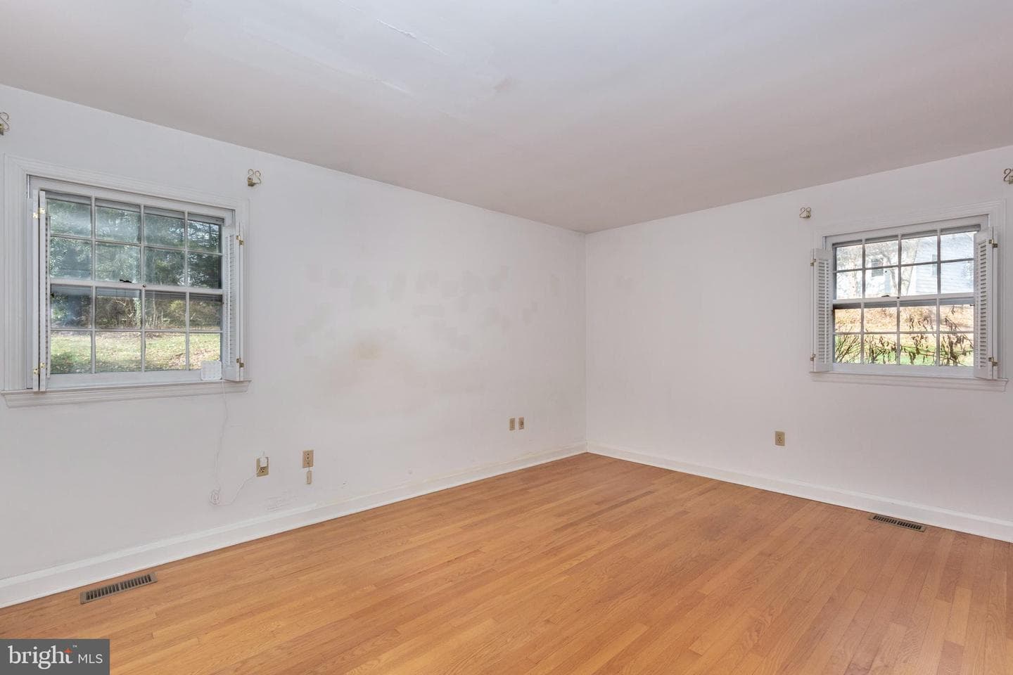 642 Denton Drive N photo 41
