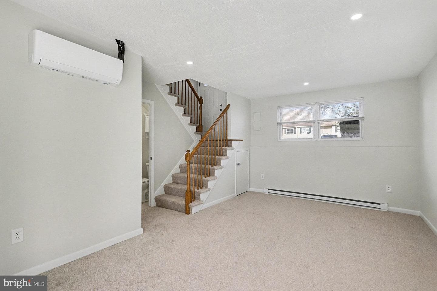 105 Carnival Drive photo 2