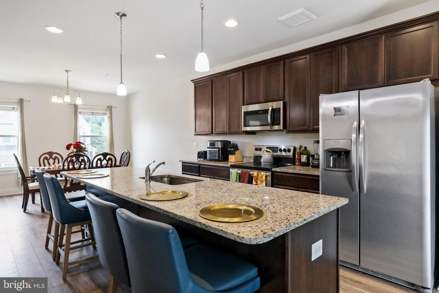 2719 Town View Circle photo 4