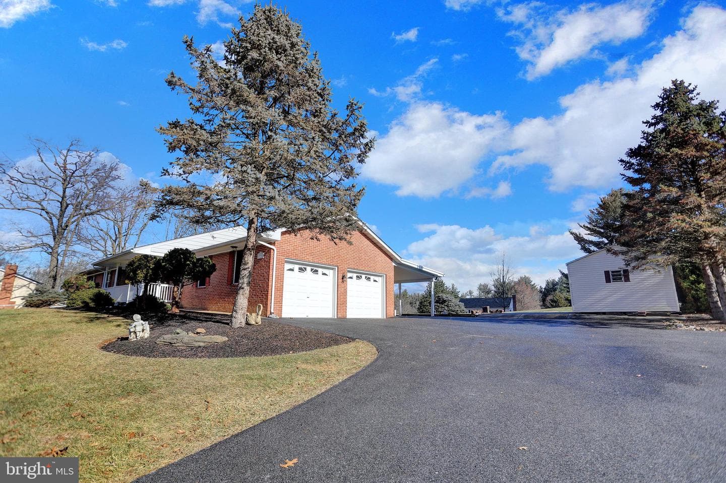 1209 Woodland Court photo 4