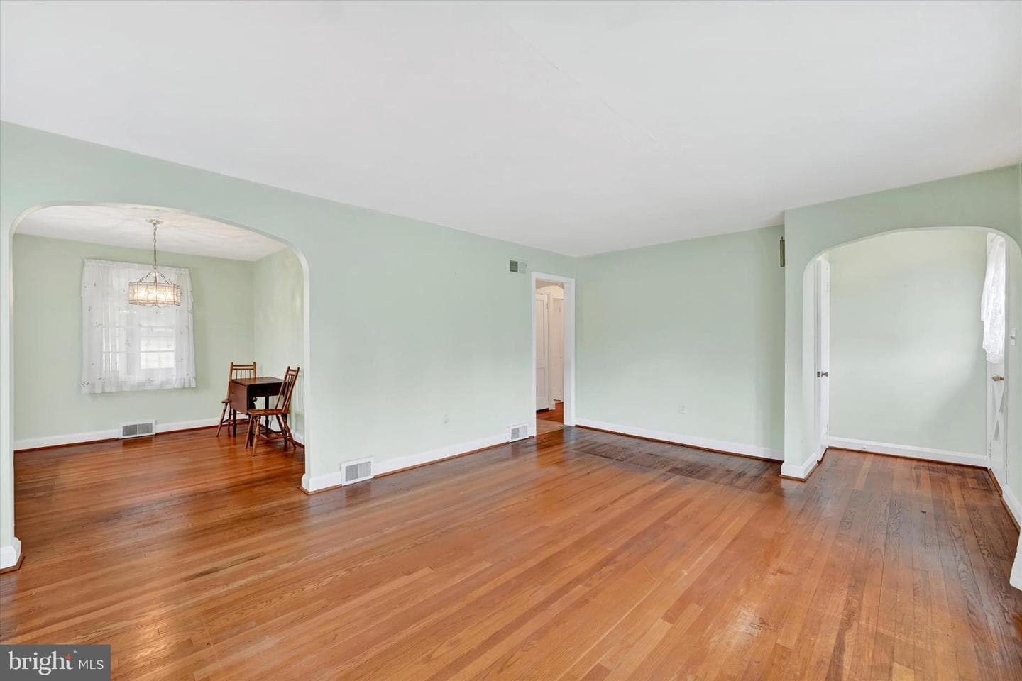 135 Smith Avenue photo 5