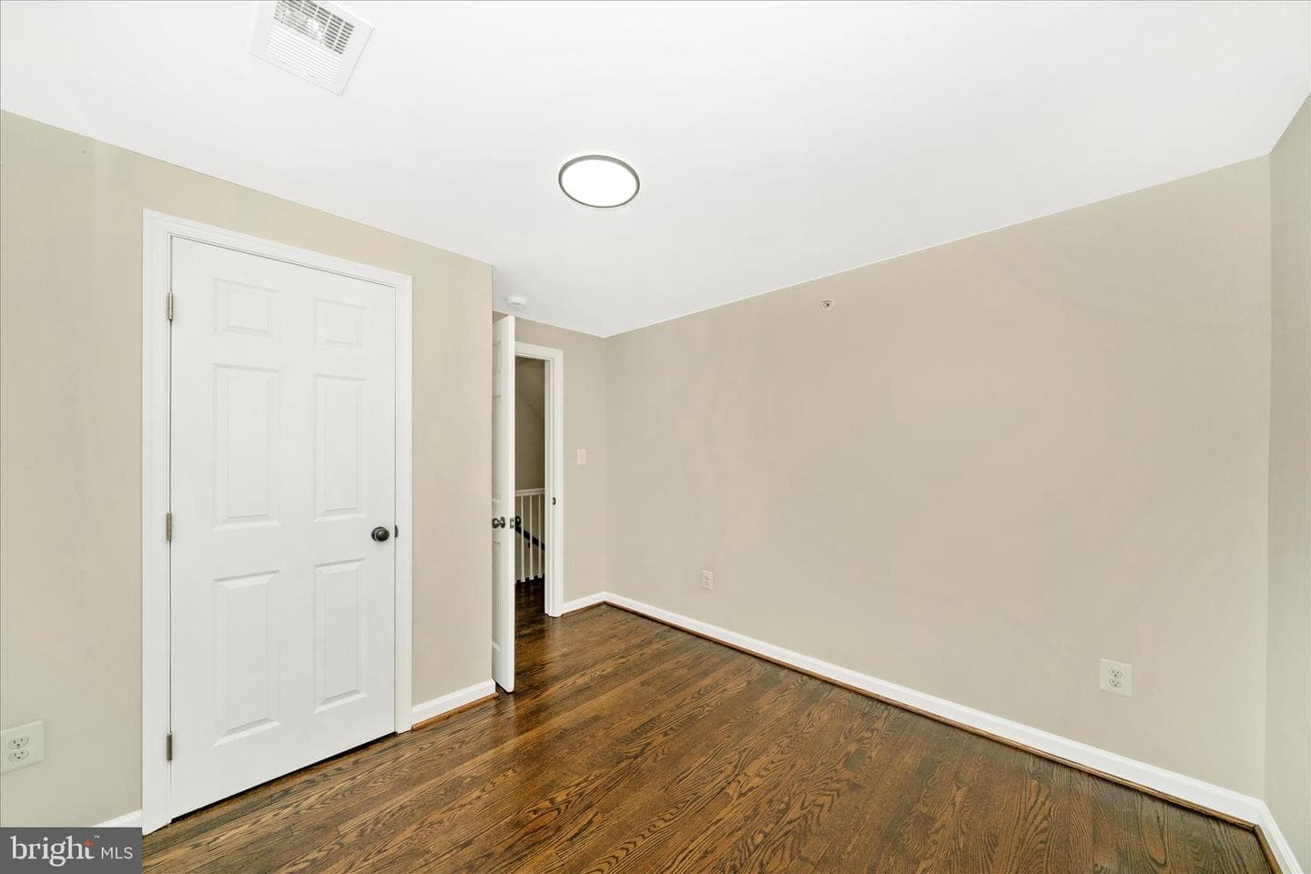 2514 W Liberty Road photo 32