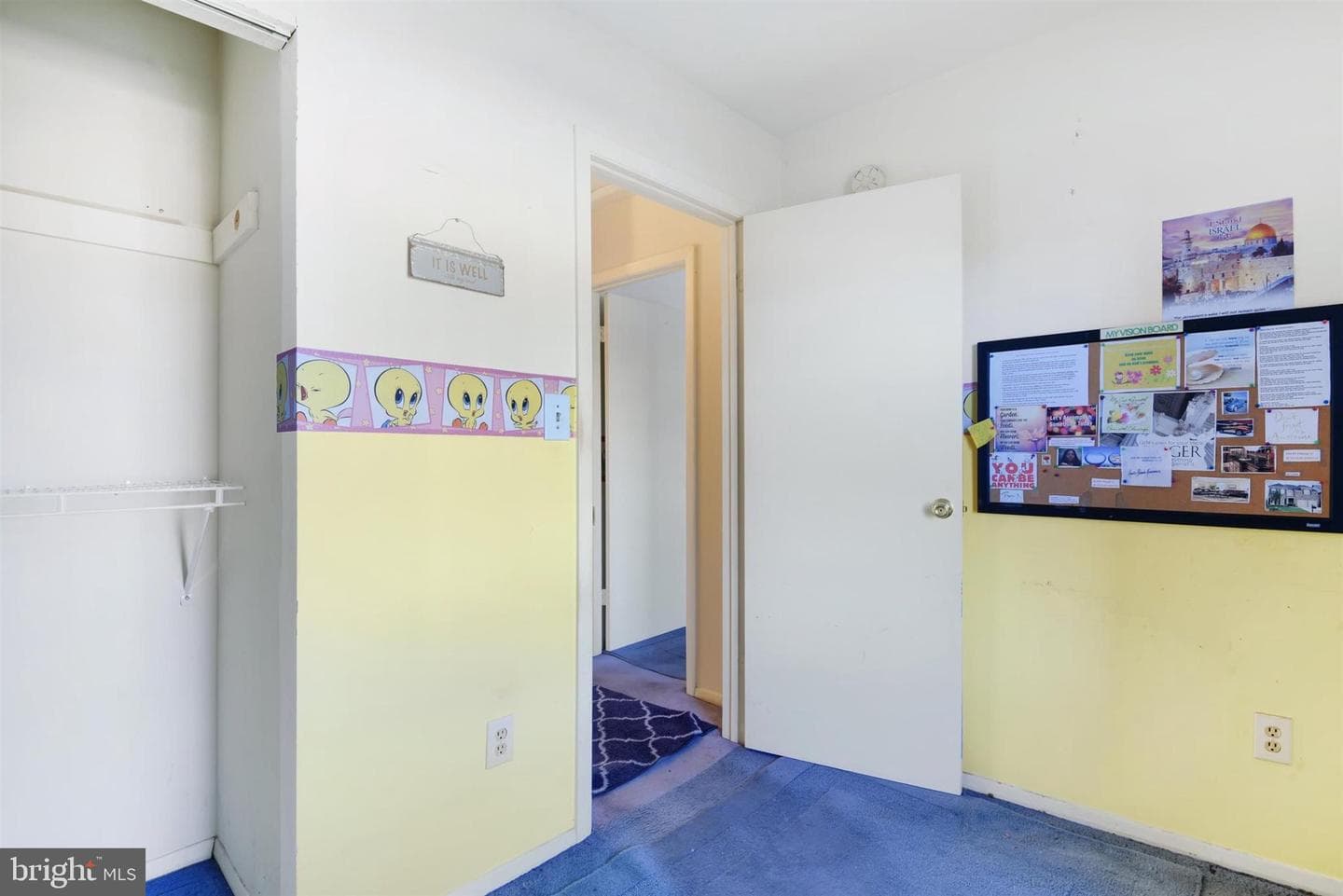 237 Alymer Court photo 10