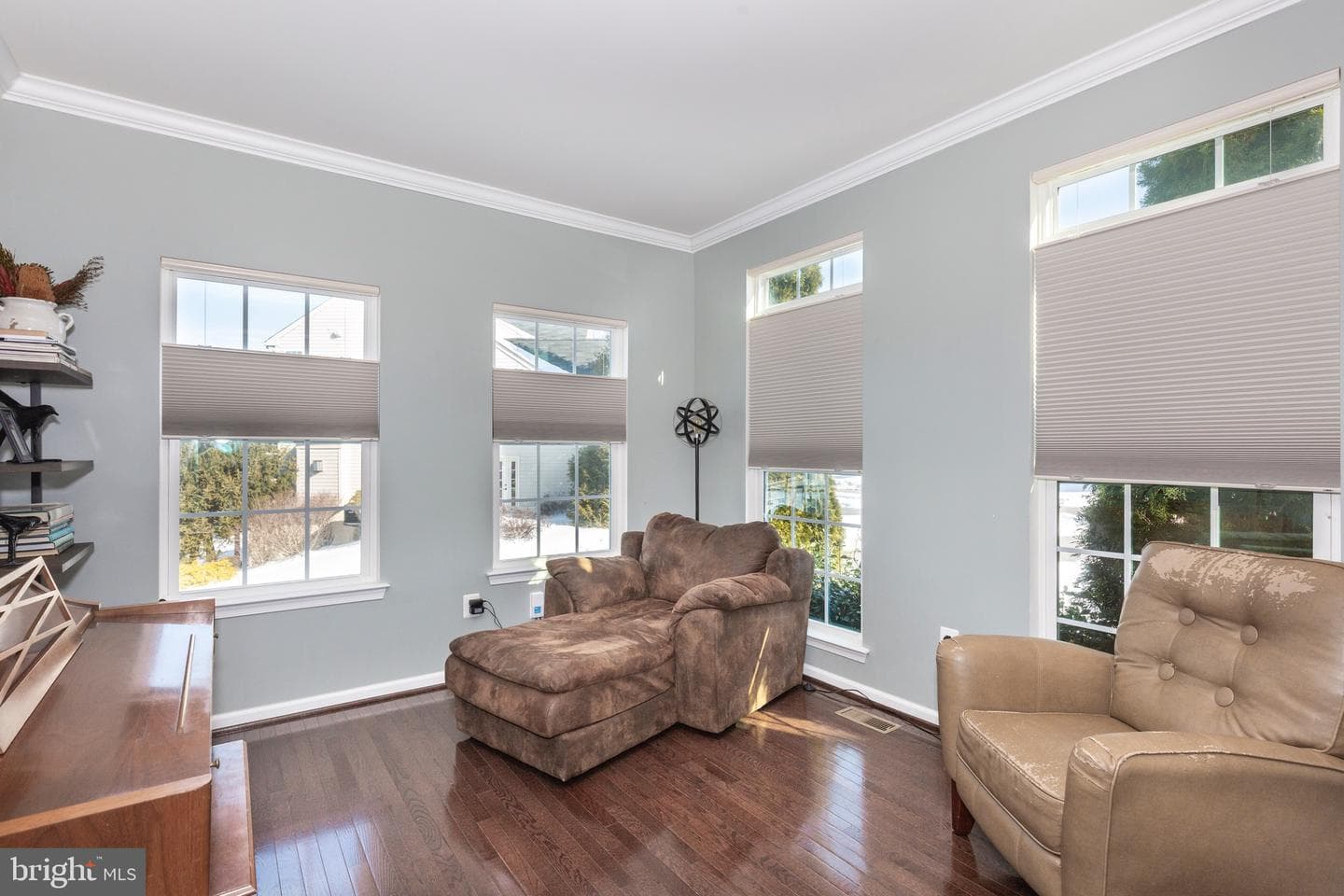 379 Meadow Creek Drive photo 9