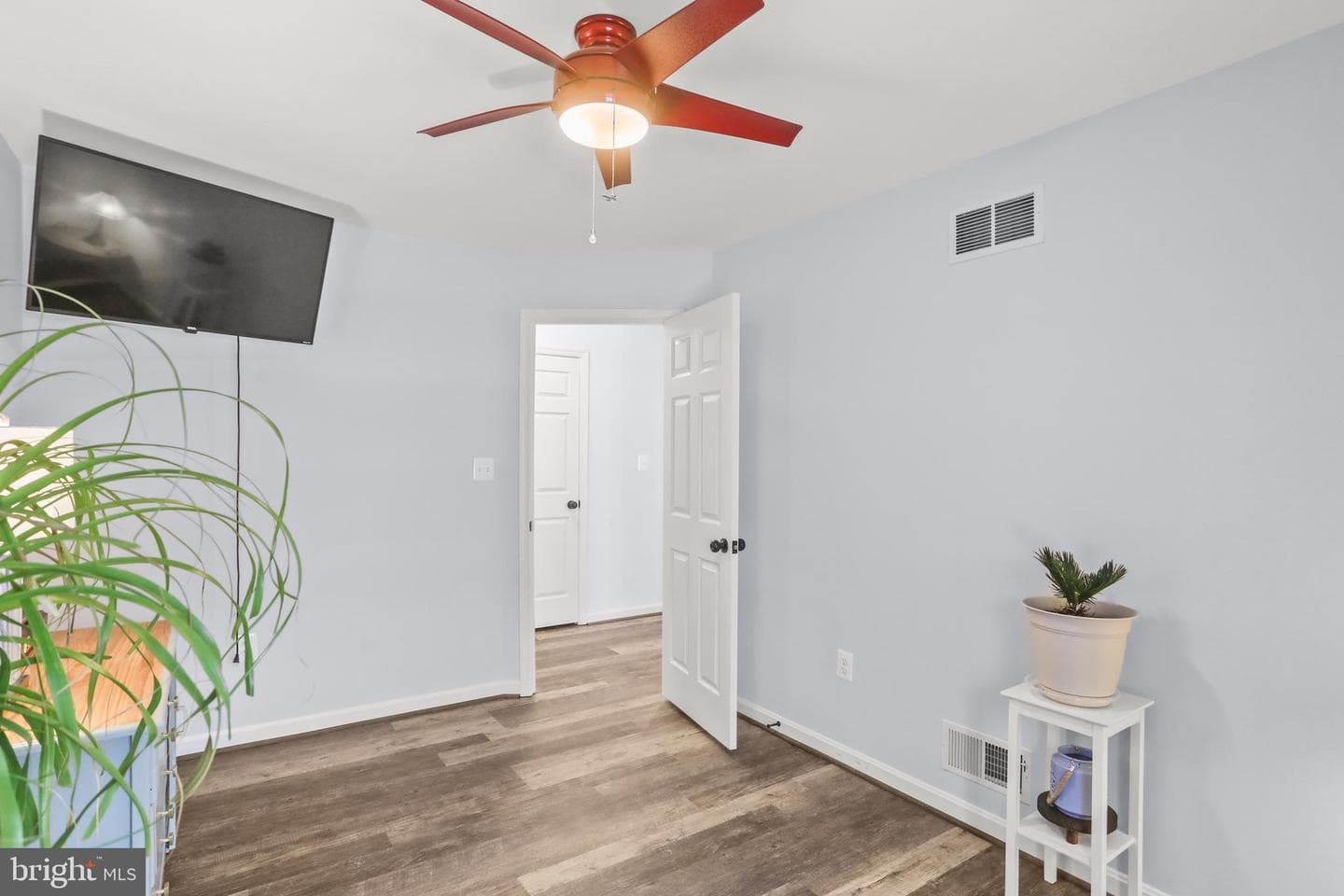 3776 London Bridge Road photo 24