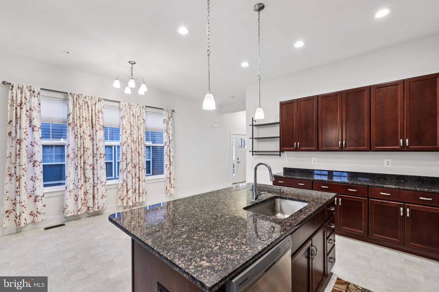 2810 Town View Circle photo 6