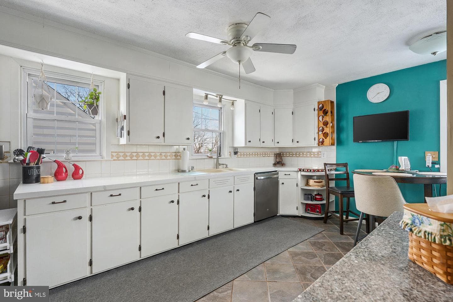 463 E Green Street photo 16
