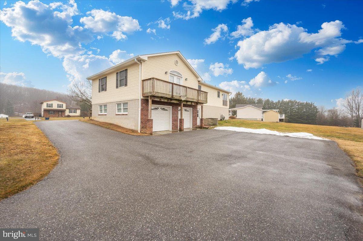 1589 Smiley Drive photo 3