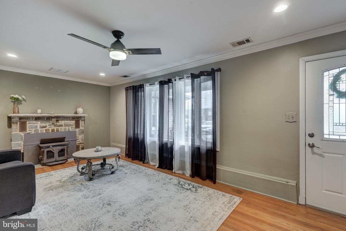 2106 Spencer Lane photo 4