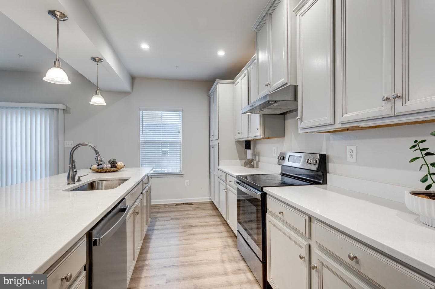 112 Sherman Way photo 16