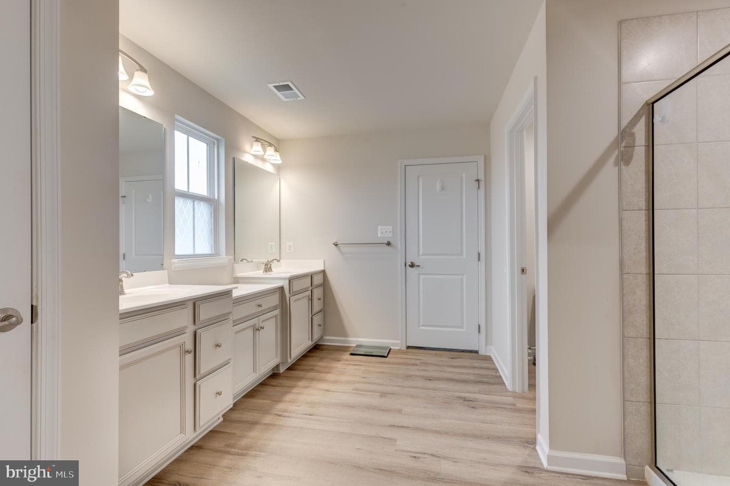 112 Sherman Way photo 29