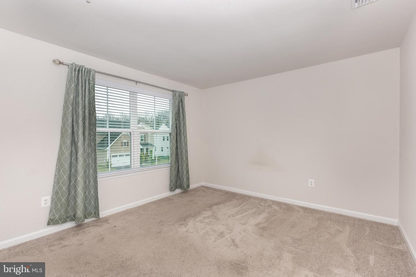 112 Sherman Way photo 37
